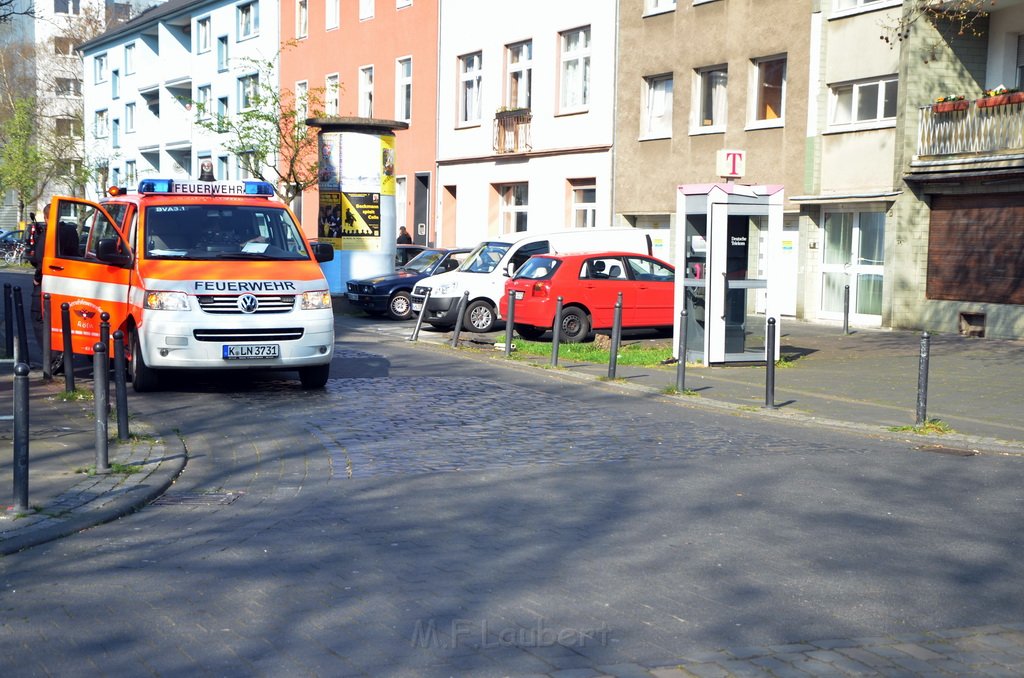 Einsatz BF Koeln Kran beruehrt Oberleitung DB Koeln Gremberg Taunusstr P006.JPG